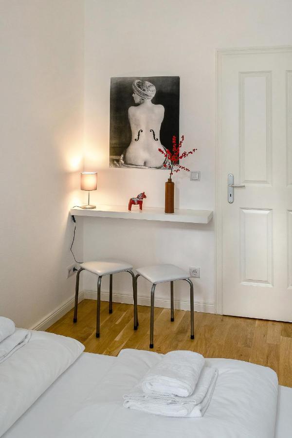 Newton-Appartement Mit 3 Schlafzimmern Berlin Exteriör bild