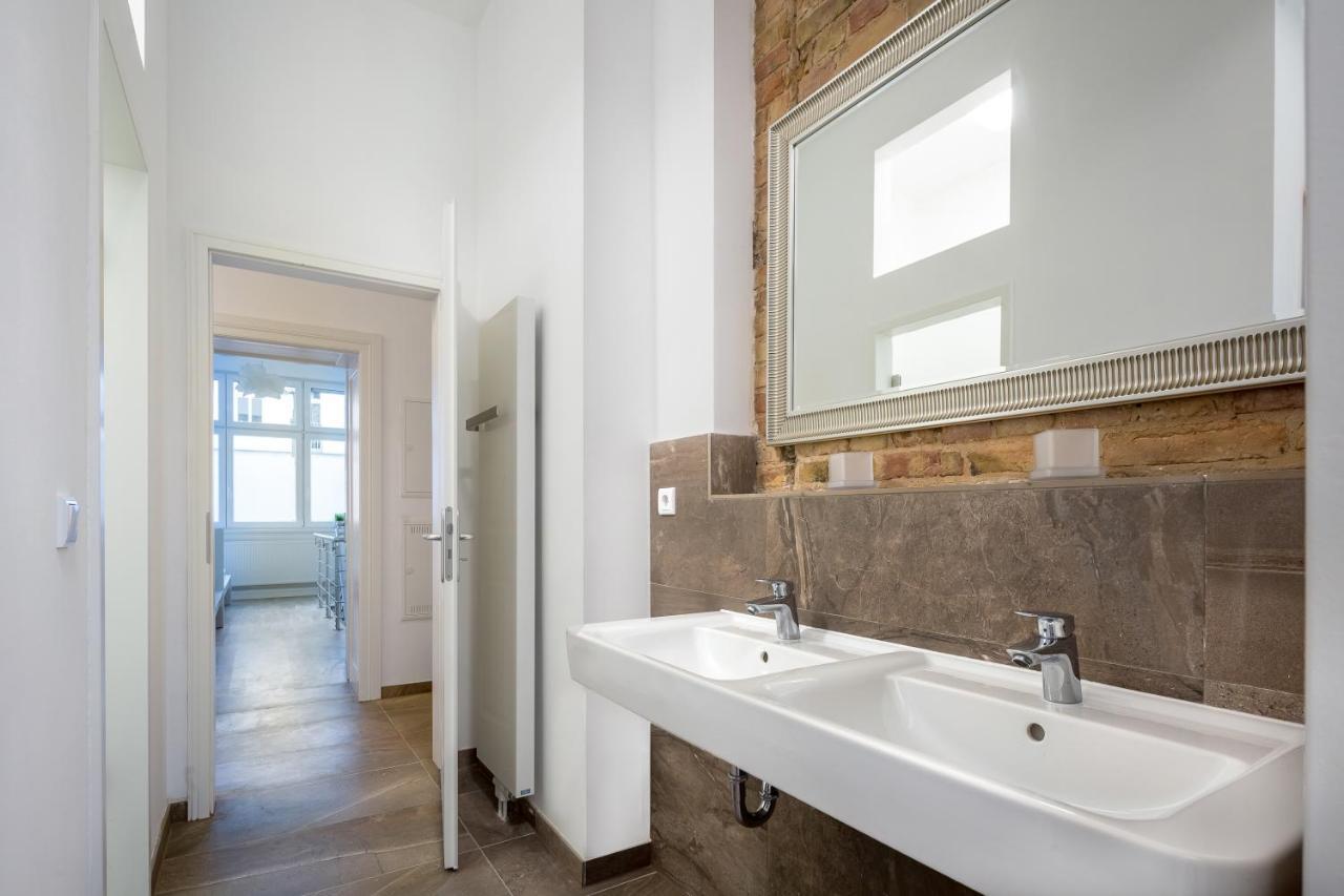 Newton-Appartement Mit 3 Schlafzimmern Berlin Exteriör bild