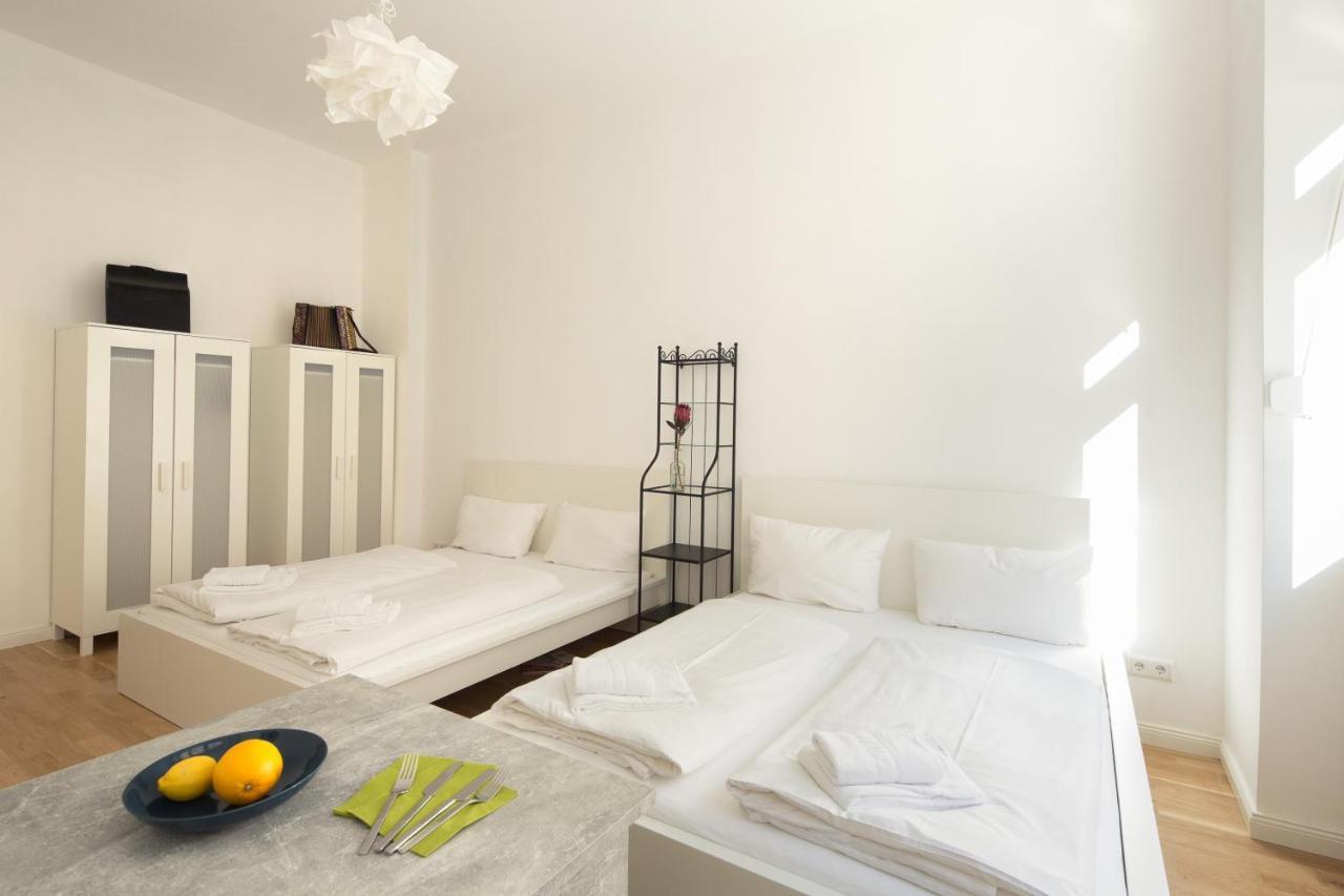 Newton-Appartement Mit 3 Schlafzimmern Berlin Exteriör bild