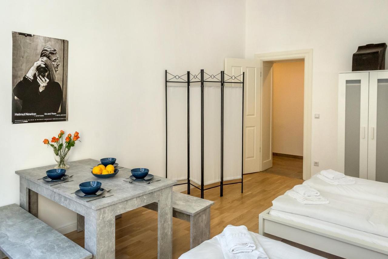 Newton-Appartement Mit 3 Schlafzimmern Berlin Exteriör bild